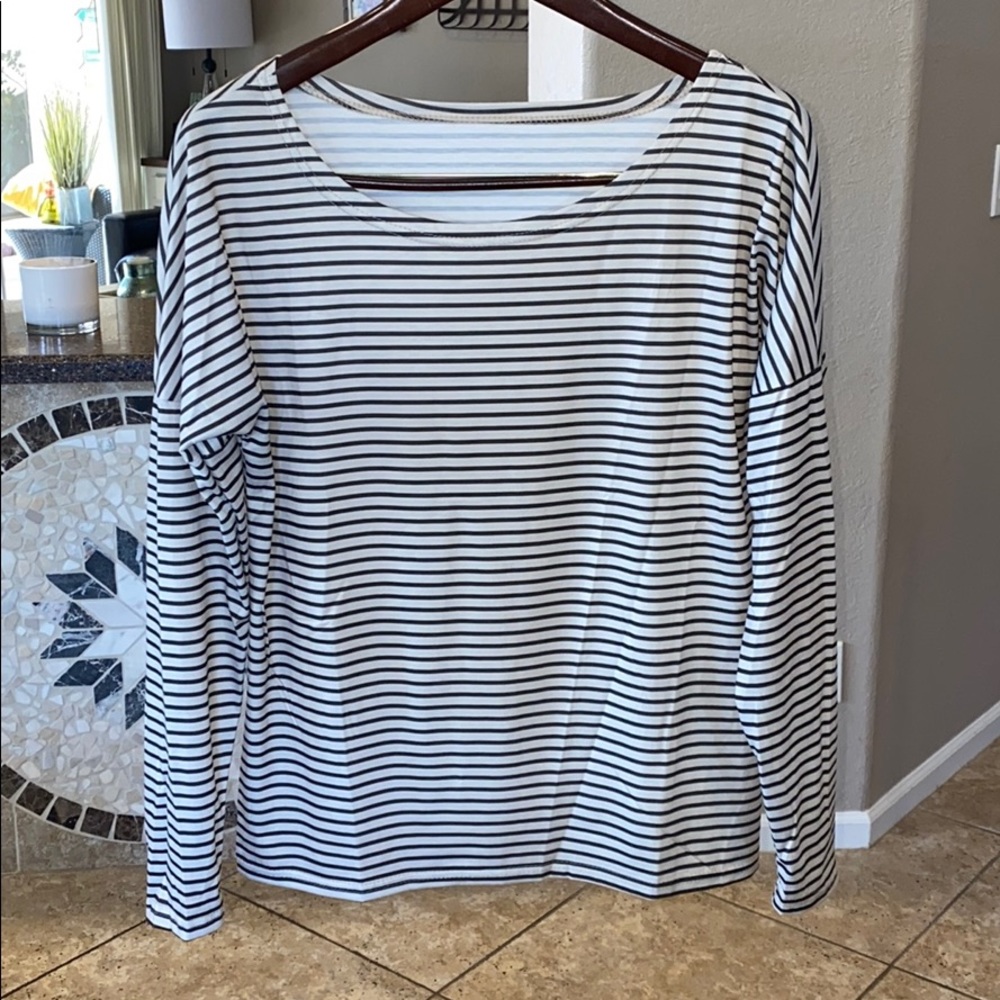 Boat neck long sleeved shirt